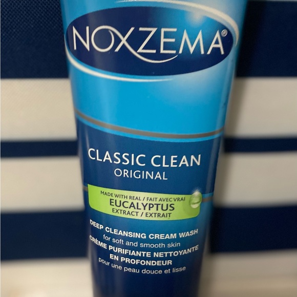 Bundle of facial cleansers - Picture 8 of 9